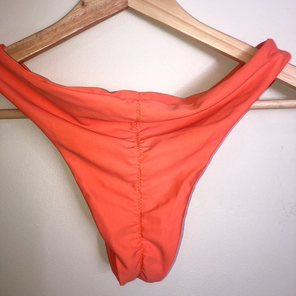 Orange string bikini - Picture 3 of 4